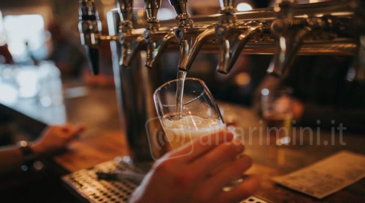 'Ha rotto la testa al cliente', cameriere del pub a processo - 