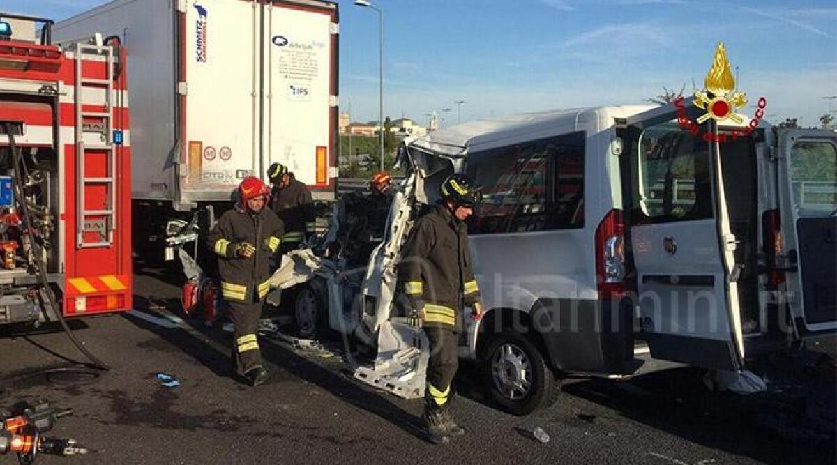 Tragedia A4, medico del 118 intervenuto sull&rsquo;incidente: &lsquo;Tristezza per non avere potuto salvare nessuno&rsquo; - 