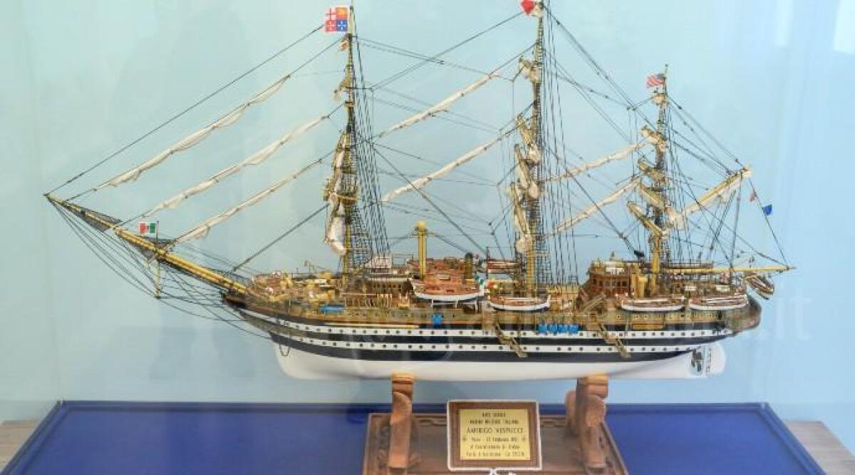 Al comune di Riccione una riproduzione della 'Amerigo Vespucci' - 