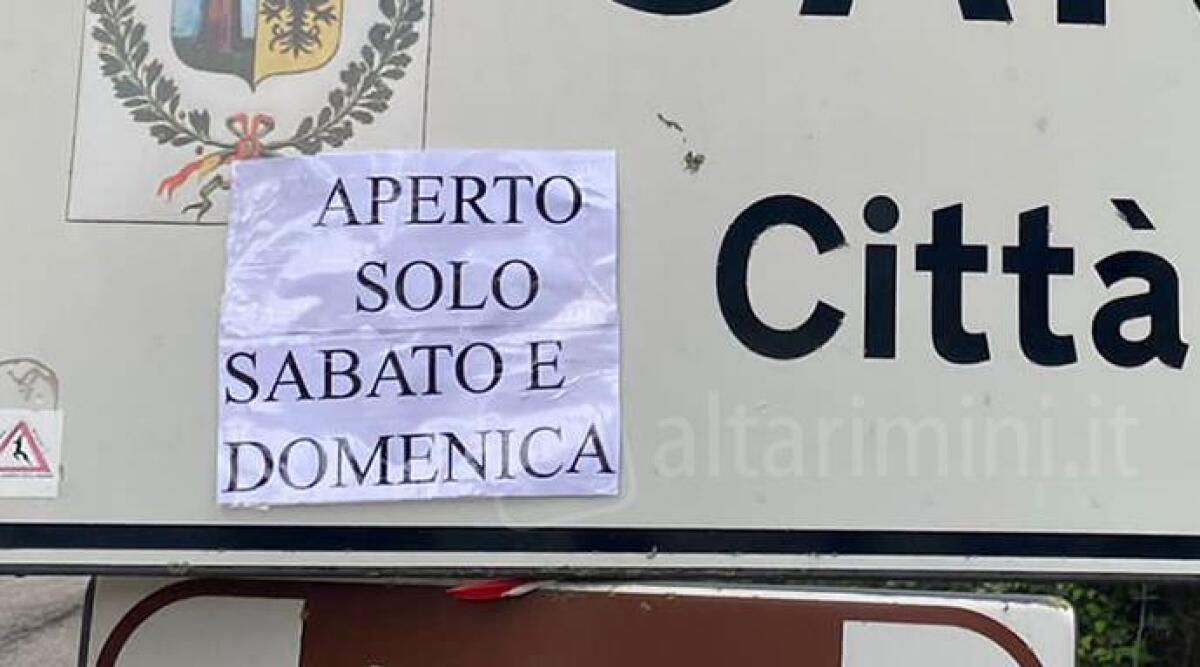 Fortezza chiusa durante la settimana: spuntano i cartelli di protesta -