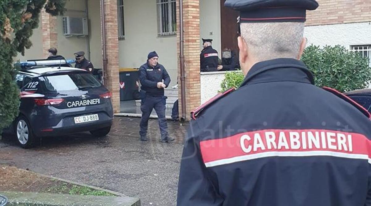 Quartieri di Riccione al setaccio col cane antidroga: beccati 5 ragazzi - 