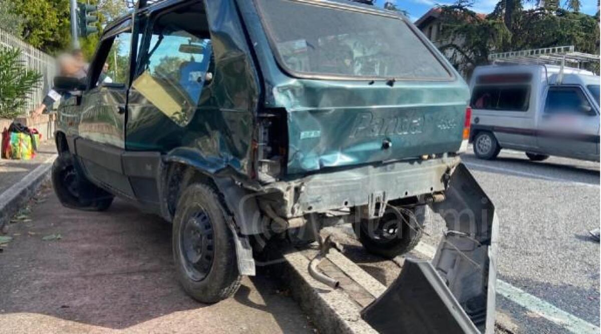 Secchiano: auto svolta a sinistra, tamponata da un pick-up sulla Marecchiese -