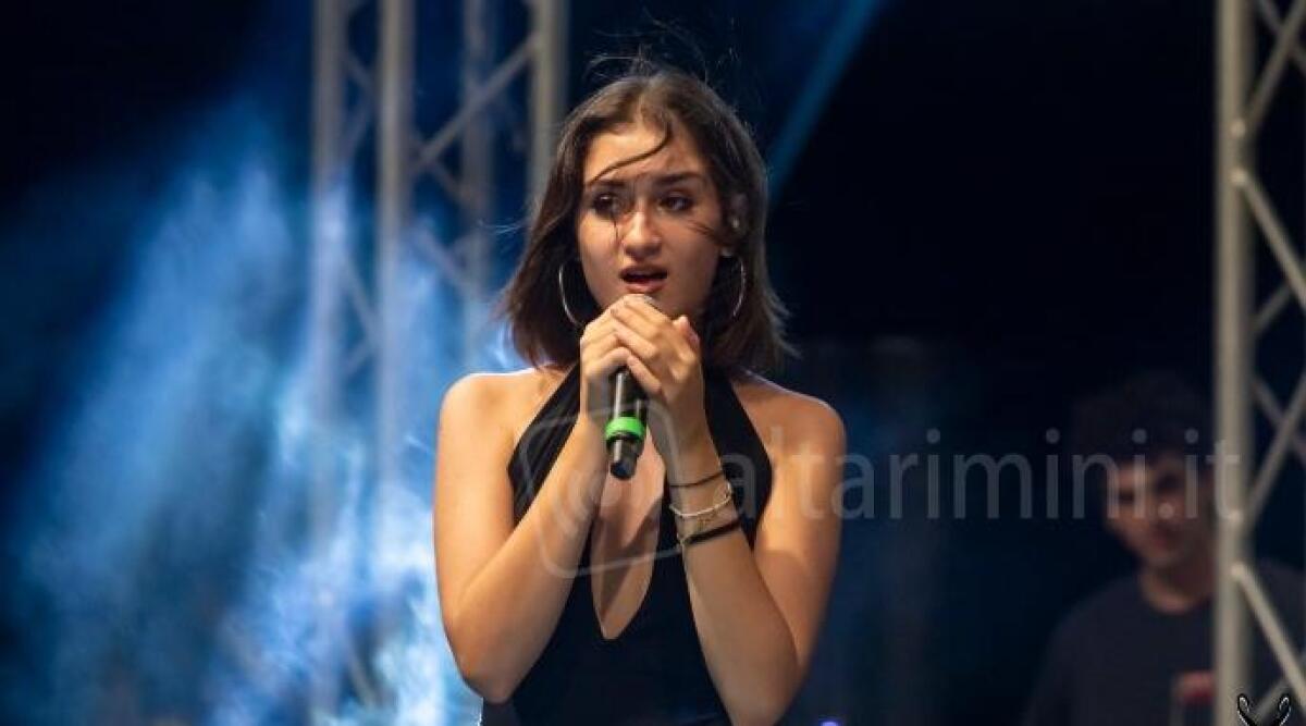 Primo inedito per la giovanissima cantante riminese Sara Mascella: ecco "Coriandoli" -