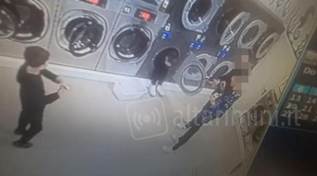 Giovani vandali ripresi dalle telecamere della lavanderia -