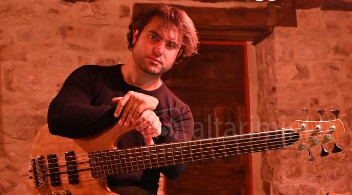 Il bassista riminese Michele Fraternali in finale al Tour Music Fest a San Marino -