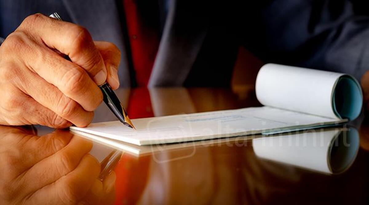 Compra moto con un assegno scoperto, la prescrizione salva un 40enne riminese - 