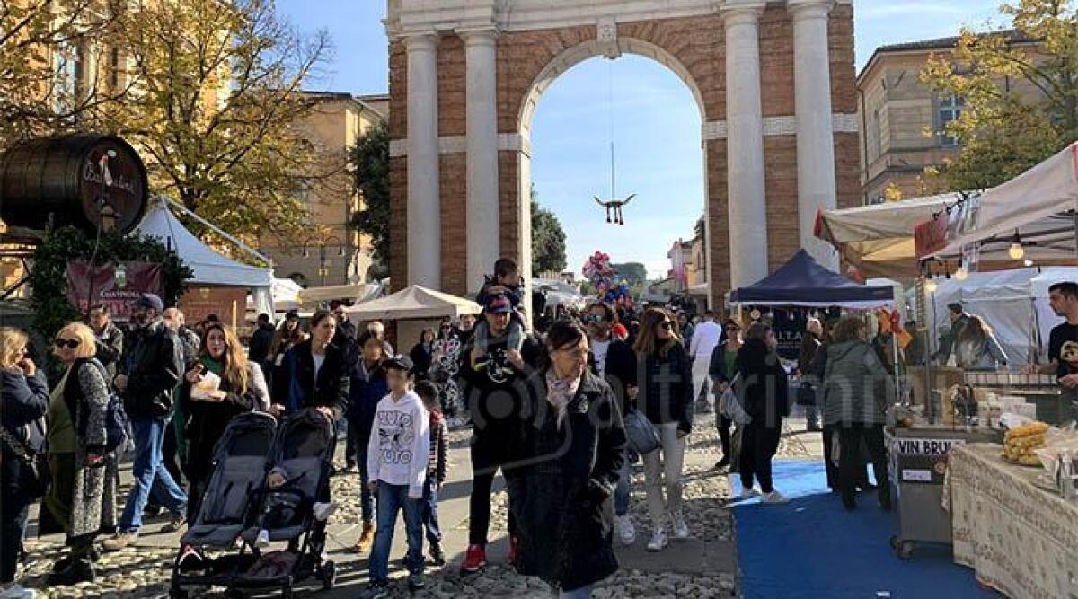 FOTO Santarcangelo si veste a festa per San Martino, tanti visitatori all'evento - Alcuni scatti della Fiera di San Martino edizione 2022
