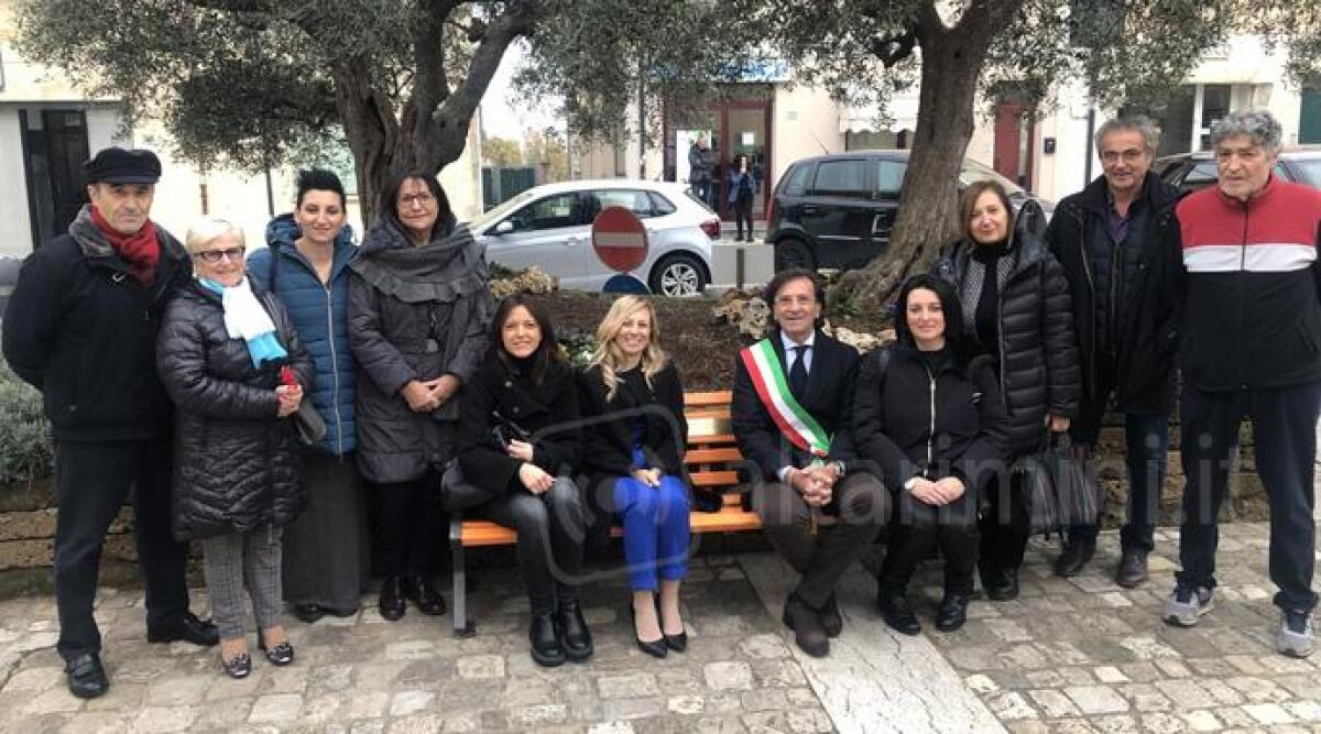 Coriano, inaugura la panchina arancione contro la violenza alle donne -