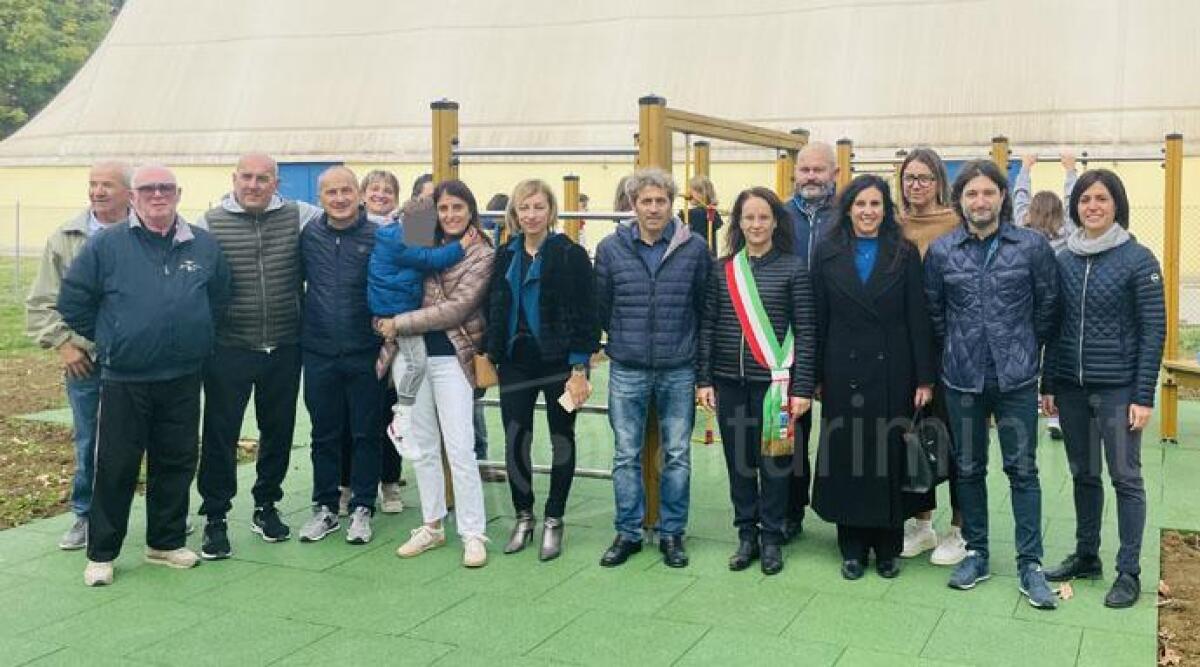 Verucchio, nel nome del piccolo Lorenzo donata una palestrina ludica alla scuola Rodari -