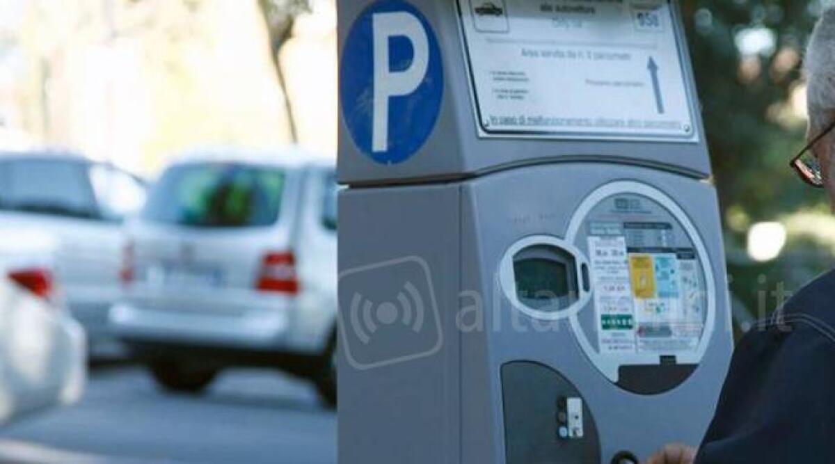 Riccione, 'parcheggi gratis nelle feste natalizie per aiutare i commercianti' -