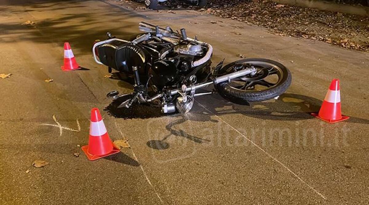 Scontro tra auto e moto a Rimini, motociclista finisce in ospedale - 