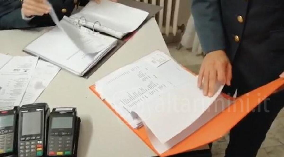 Falsi incidenti a Rimini: 28 persone a processo. Assicurazioni truffate per 500mila euro - 