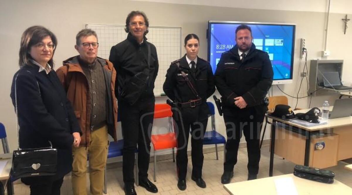 Bullismo, legalit&agrave; e uso dei social: i Carabinieri incontrano gli studenti di Coriano - 