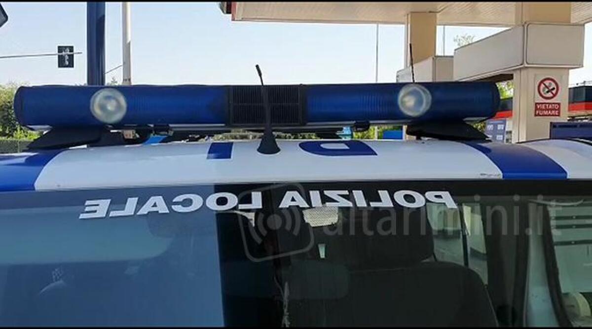 Ubriaco causa un incidente e fugge, rintracciato. In auto aveva anche la droga - 