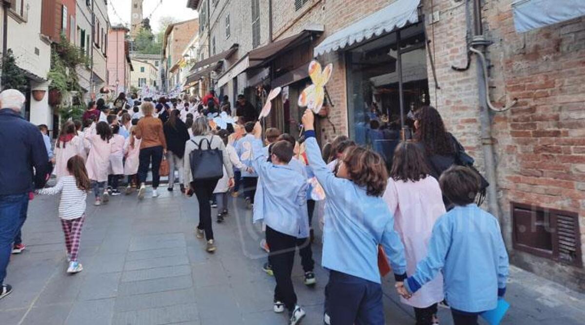 Cantiere poetico a Santarcangelo, centinaia di visitatori al Palazzo della poesia - 