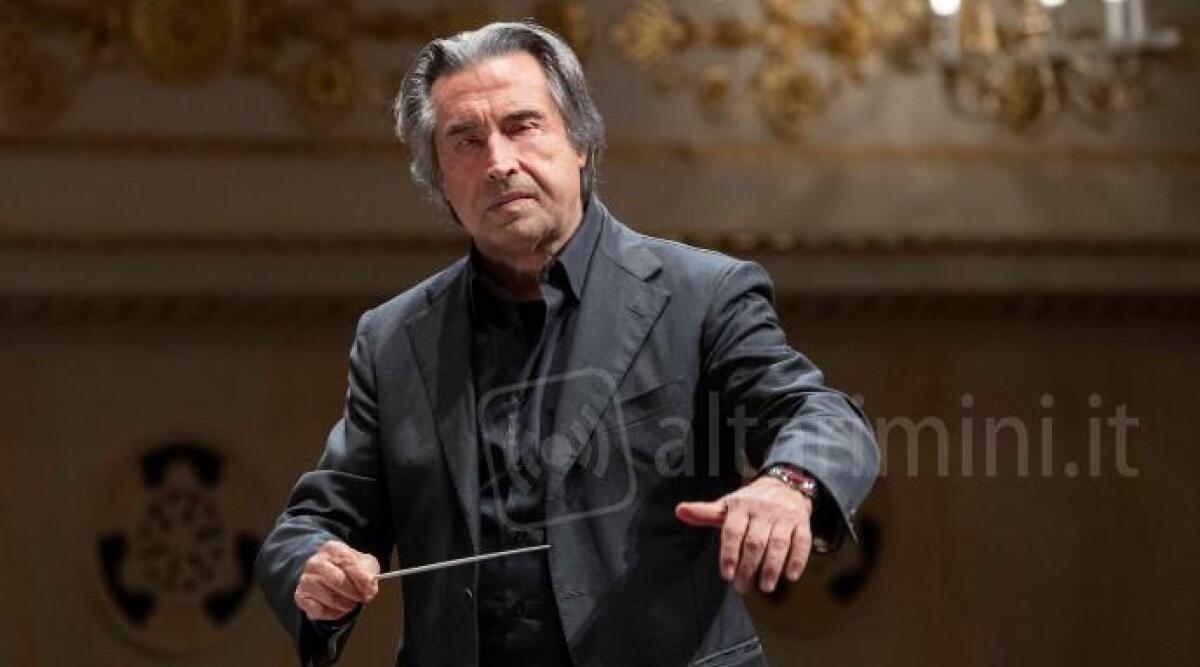Riccardo Muti sul podio del Teatro Galli con la Messa da Requiem di Verdi - 