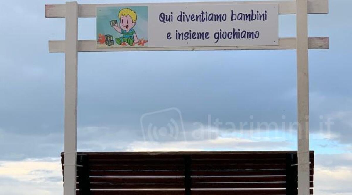 Cattolica, sulle dune della spiaggia arrivano le &lsquo;Panchine d&rsquo;inverno&rsquo; - 