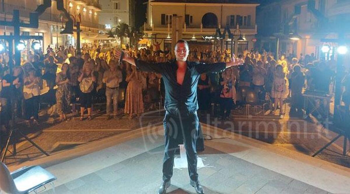 Il talentuoso baritono Simone Baldazzi protagonista al villaggio di Natale di Viserba -