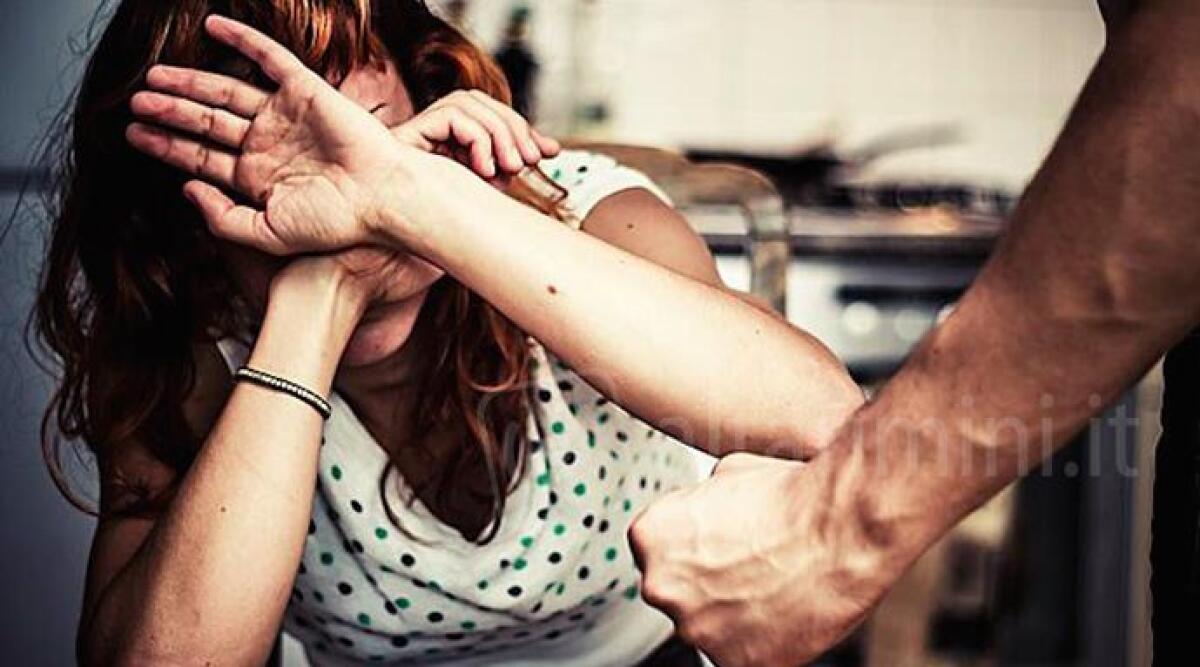 Anni di maltrattamenti e violenze, noto commercialista denunciato dalla moglie - Maltratta la fidanzata: arrestato