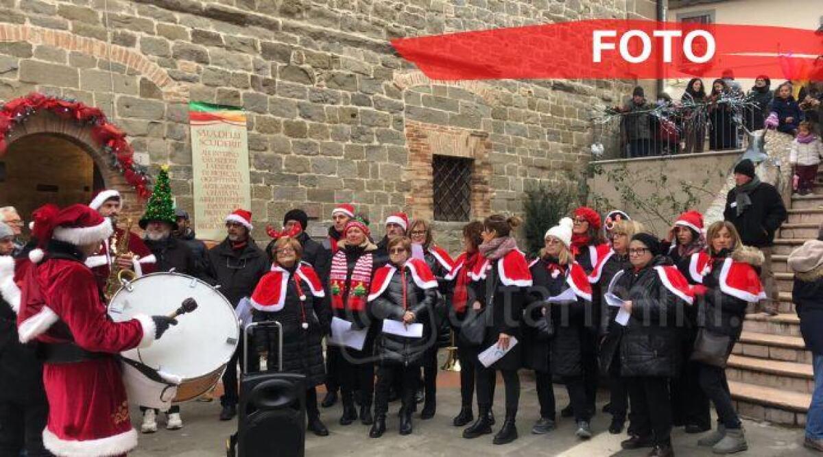 Aria di Natale per le vie di Sant'Agata Feltria. Successo per il Coro D'altro Canto -