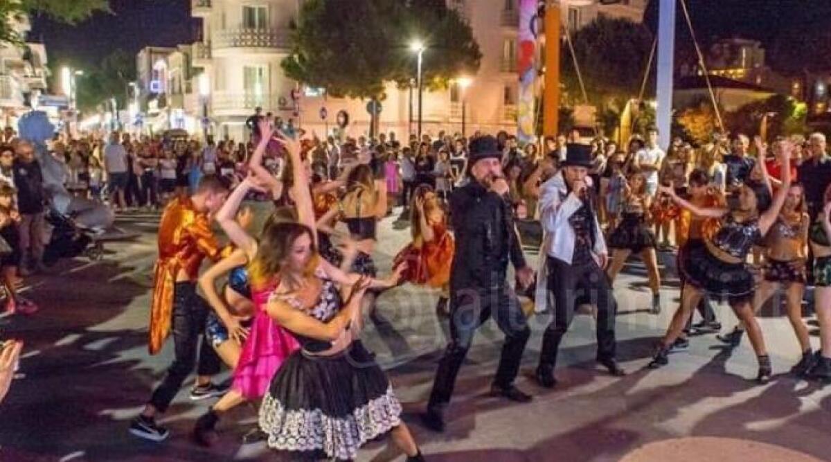 Riccione, a ruba tutti i biglietti per il trenino 'The show Christmas Dream' - 