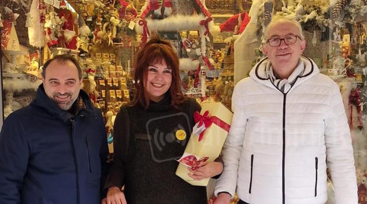 &Egrave; quella de "Il Coloniale" la vetrina natalizia pi&ugrave; bella di Rimini: suo l'Oscar di Zeinta de Borg - 