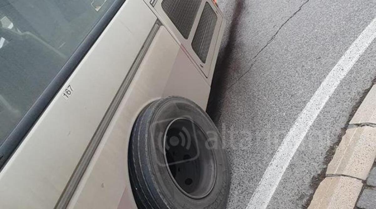 Rimini, si stacca la ruota del bus: allarme per la manutenzione dei mezzi pubblici - 