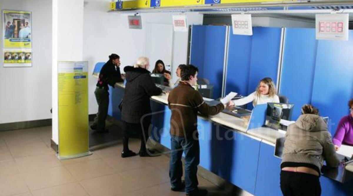 Rimini, evitare la fila alle Poste con la prenotazione online - 