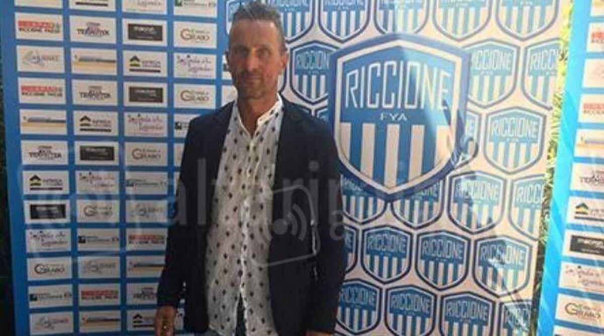 Calcio D, mister Mirko Taccola sulla panchina dello Scandicci penultimo nel girone D - Mirko Taccola