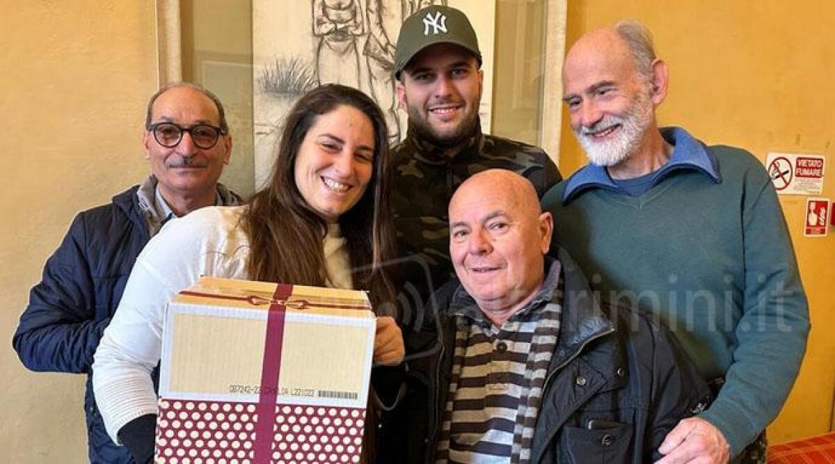 Giocattoli e tanto cibo donato all'emporio per i poveri: 'gara' di donazioni a Santarcangelo -