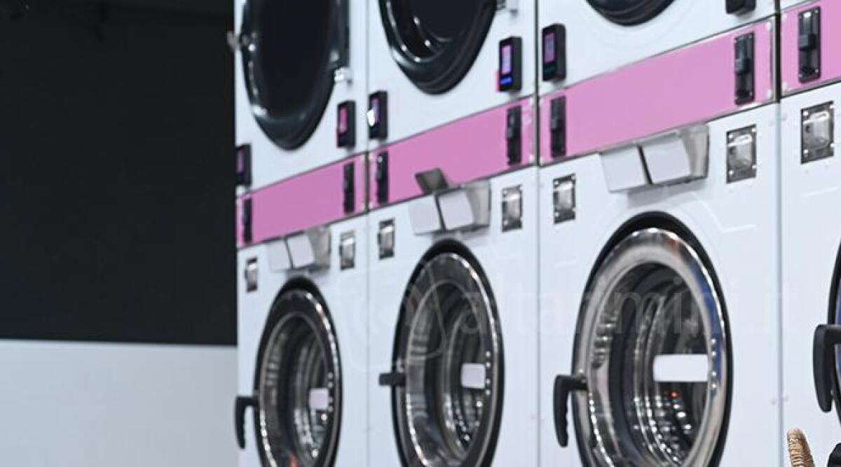 E' caccia al ladro di monetine nelle lavanderie self service, titolari esasperati - 