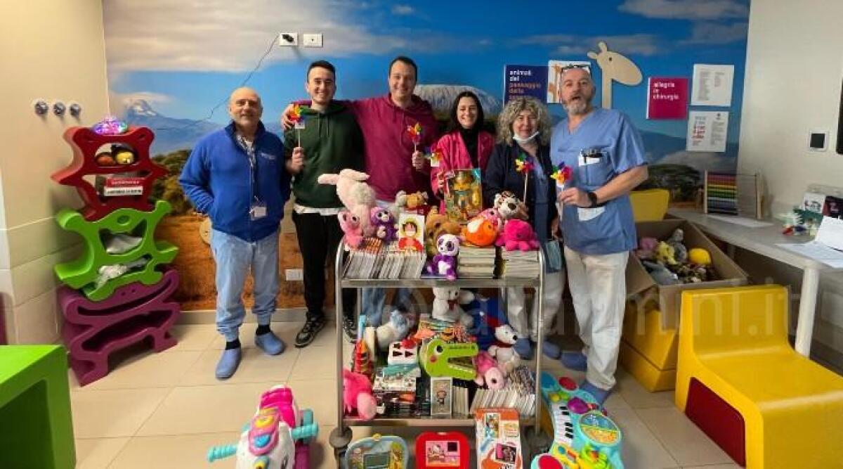 Rimini, giocattoli e fumetti per i bambini ricoverati in ospedale - La donazione di Alcatraz all'ospedale di Rimini
