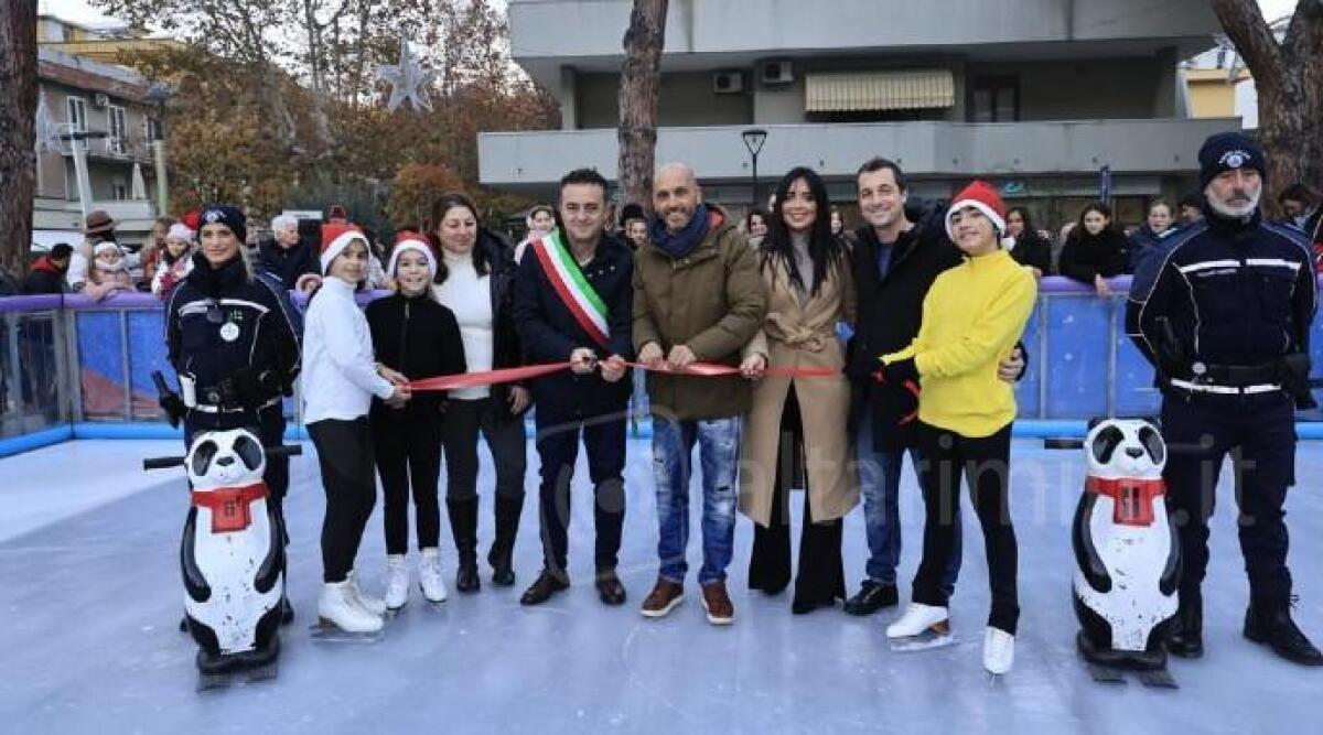 Misano Adriatico, inaugurata la pista di pattinaggio sul ghiaccio - 