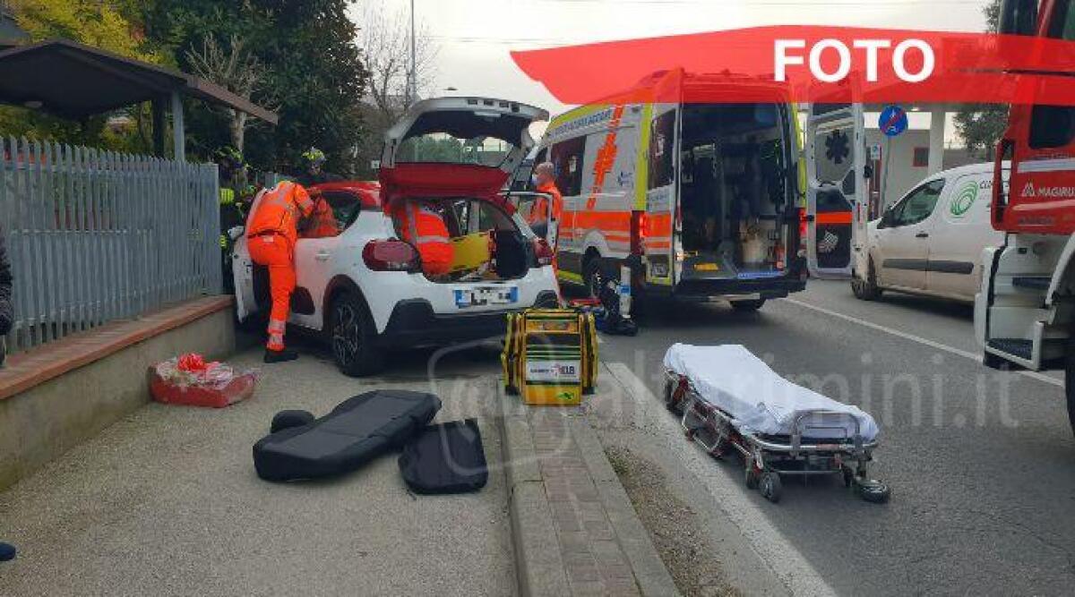 Malore alla guida, automobilista si schianta contro un'abitazione: &egrave; grave - 