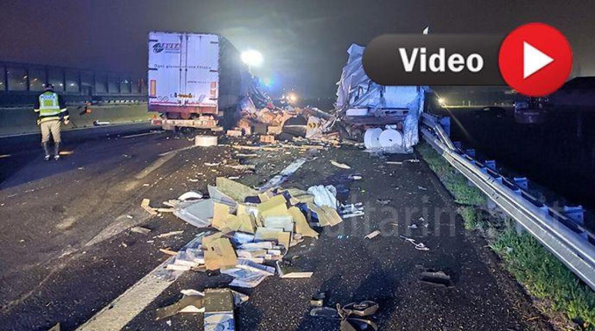 Schianto tra mezzi pesanti in A14 nella notte: un morto ed un ferito -