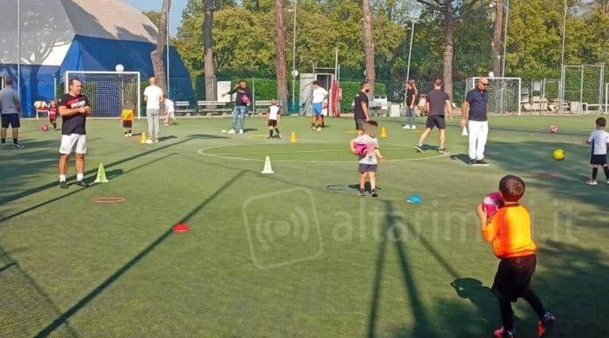 Calcio, Garden: da gennaio un corso sperimentale: in campo anche i genitori - Una fase di un allenamento di prova