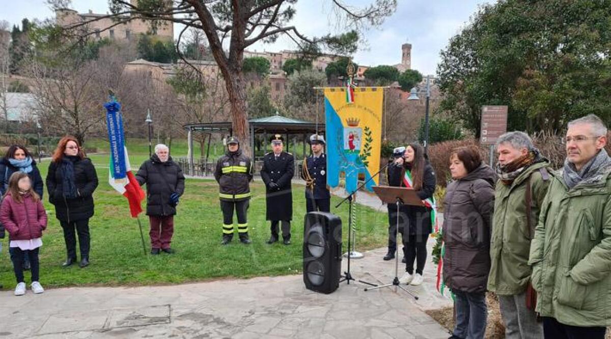Santarcangelo celebra il giorno della Memoria. La sindaca Parma cita Liliana Segre e Tonino Guerra - La sindaca Parma durante il discorso