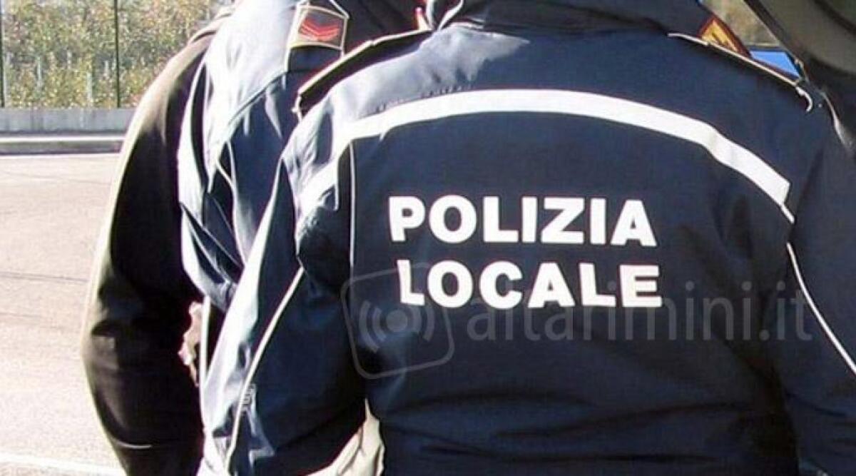 Rimini, scoperto hotel 'da incubo' con sporcizia e ripostigli trasformati in camere - Polizia locale di Rimini ARCHIVIO