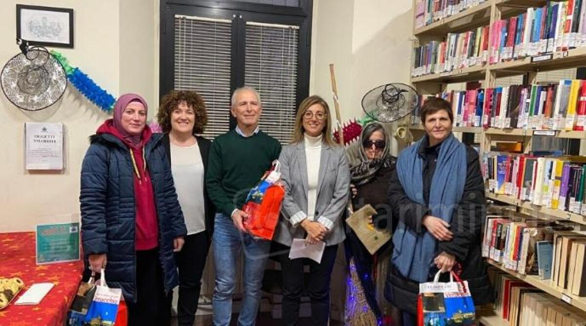 Verucchio, la Biblioteca Don Milani premia i suoi 'fedelissimi' - I lettori premiati a Verucchio (gruppo adulti)