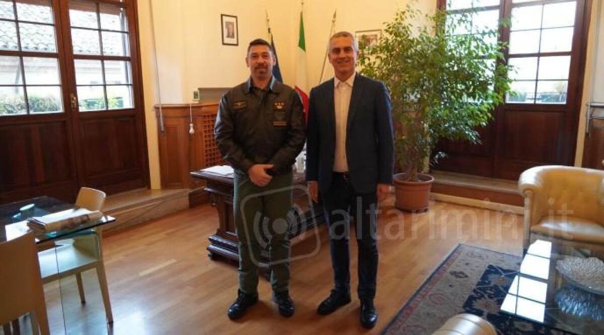 Rimini, visita in comune del nuovo Comandante del 7&deg; Reggimento Aviazione Esercito Vega - Il Colonnello Tamagnone e il Sindaco Sadegholvaad