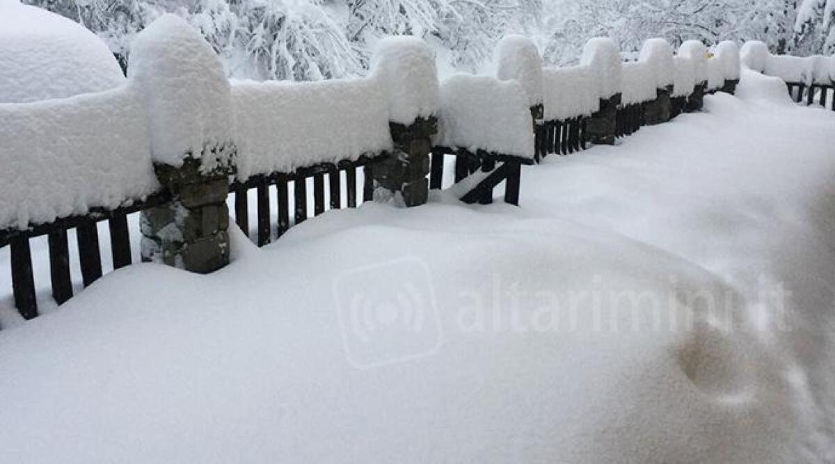 Meteo: weekend di freddo e neve. Entroterra riminese, accumuli significativi a fine evento - La nevicata del febbraio 2018 in Alta Valmarecchia ARCHIVIO