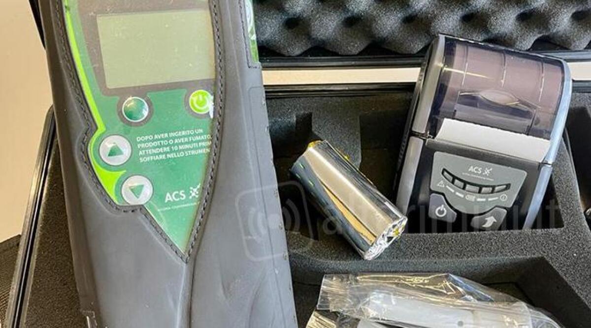 Nuovo 'super etilometro' in dotazione alla Polizia Municipale di Cattolica - Il nuovo etilometro Saf'ir Evolution