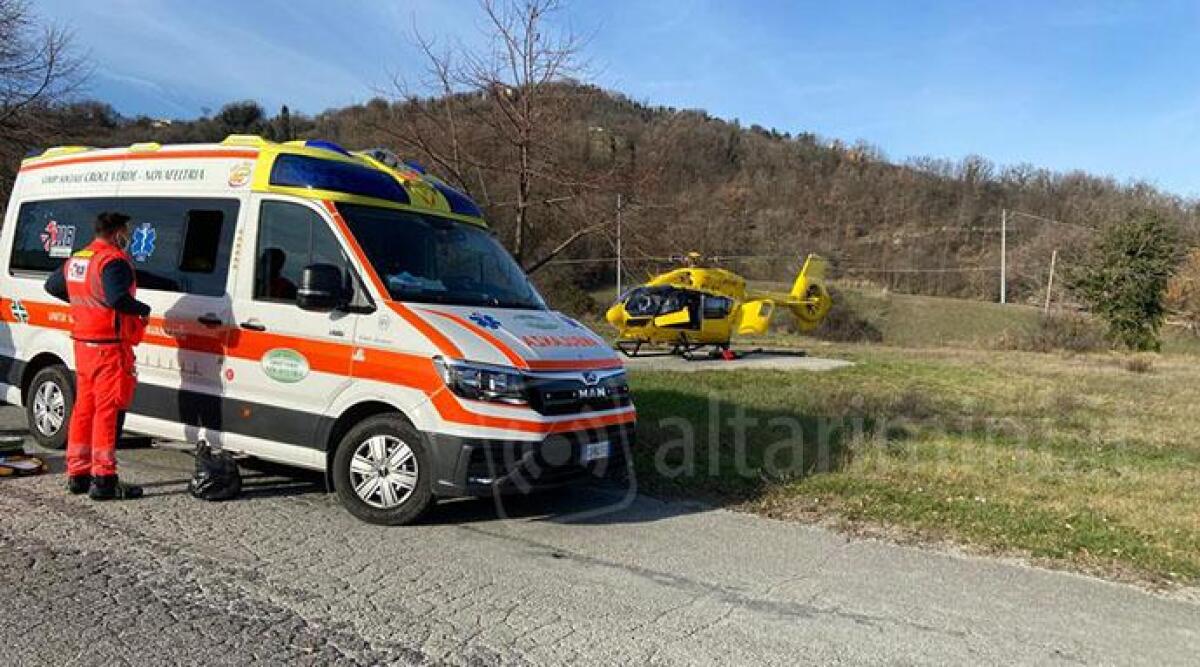 Novafeltria: cade mentre passeggia e batte la testa, paura per un 60enne - L'elisoccorso atterrato a Torricella di Novafeltria