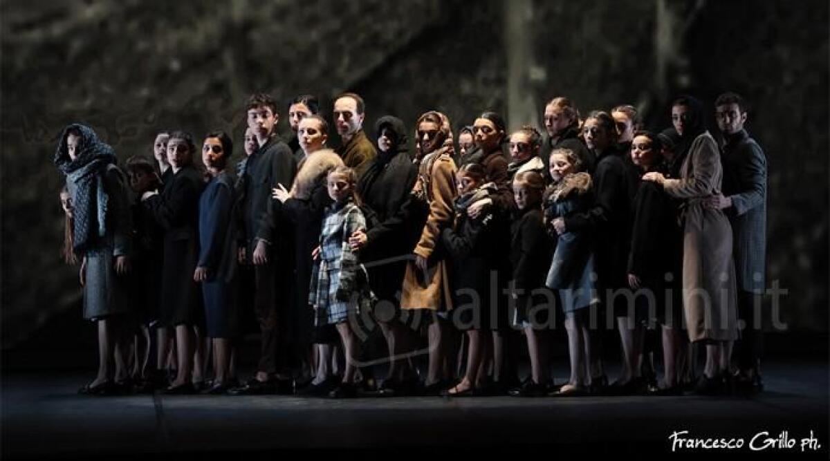 La danza celebra il Giorno della Memoria, a Rimini 'Il ritratto di Adele' - Una scena dallo spettacolo - foto Francesco Grillo