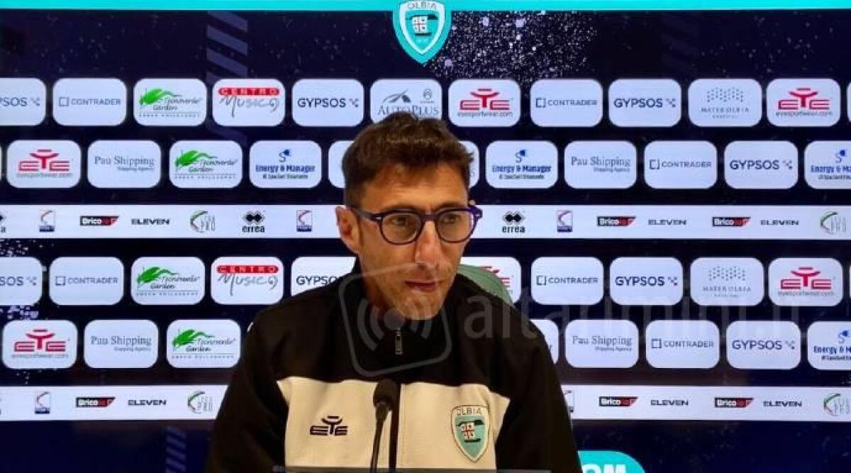 Calcio C, Olbia-Rimini. Mister Occhiuzzi: 'La nostra vogliia di rivalsa pu&ograve; fare la differenza' - Il tecncio dell'Olbia roberto Occhiuzzi