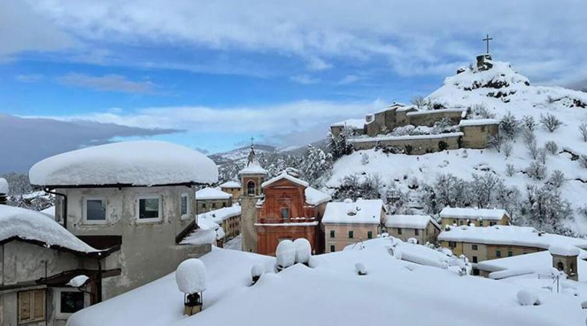 Mareggiata eccezionale, nell'entroterra tantissima neve: il bilancio dell'ondata di maltempo - Neve a Pennabilli