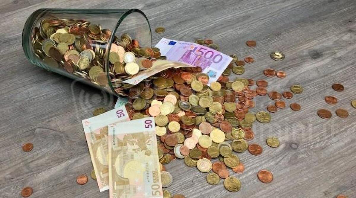 Superenalotto di Natale, premio da 20mila euro: è caccia al vincitore - Nella gallery il messaggio della Tabaccheria al fortunato vincitore
