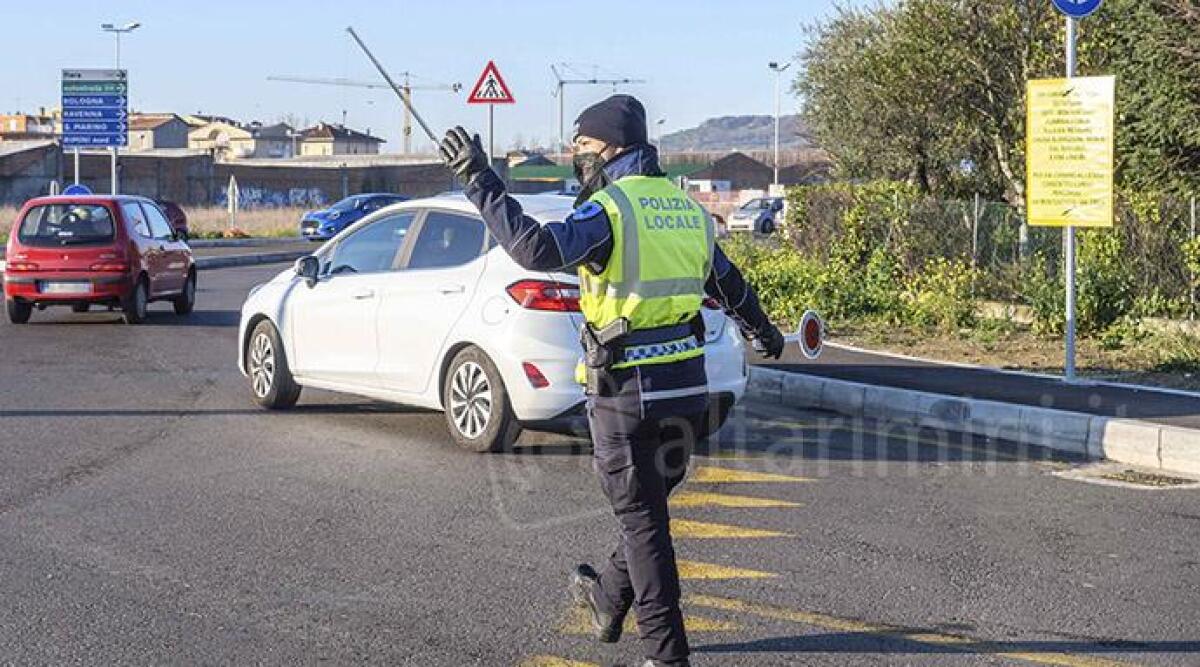 Cantiere Statale 16, giorno uno: oltre venti agenti impiegati, criticit&agrave; contenute - Foto di repertorio