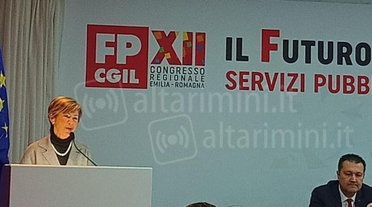 Riccione, Congresso regionale Fpi Cgil, il saluto della Sindaca Angelini - La sindaca Angelini al congresso