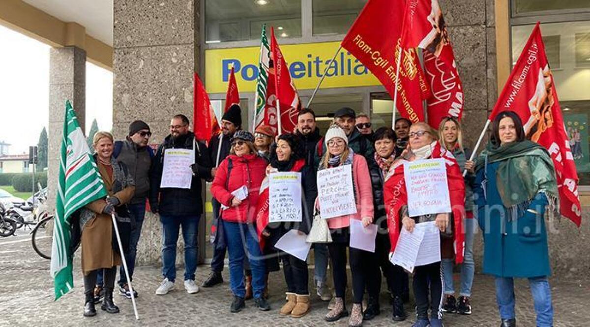 Tutelare gli addetti pulizia delle Poste, interrogazione di Nadia Rossi - Il presidio alle Poste di Rimini